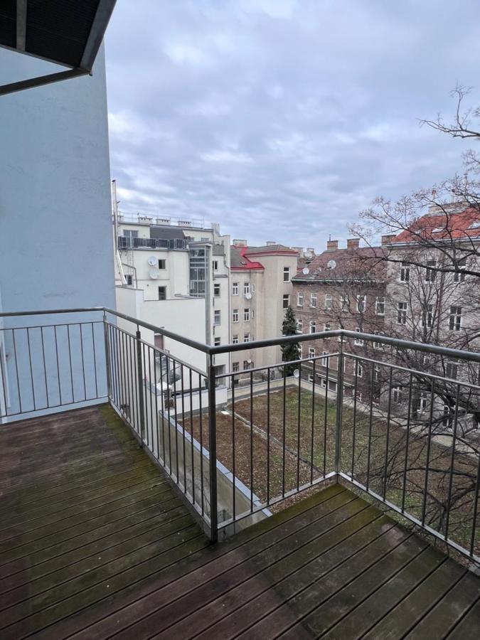 Delightful 1 Bedroom Near Schoenbrunn And Westbahnhof With Big Porch Wiedeń Zewnętrze zdjęcie