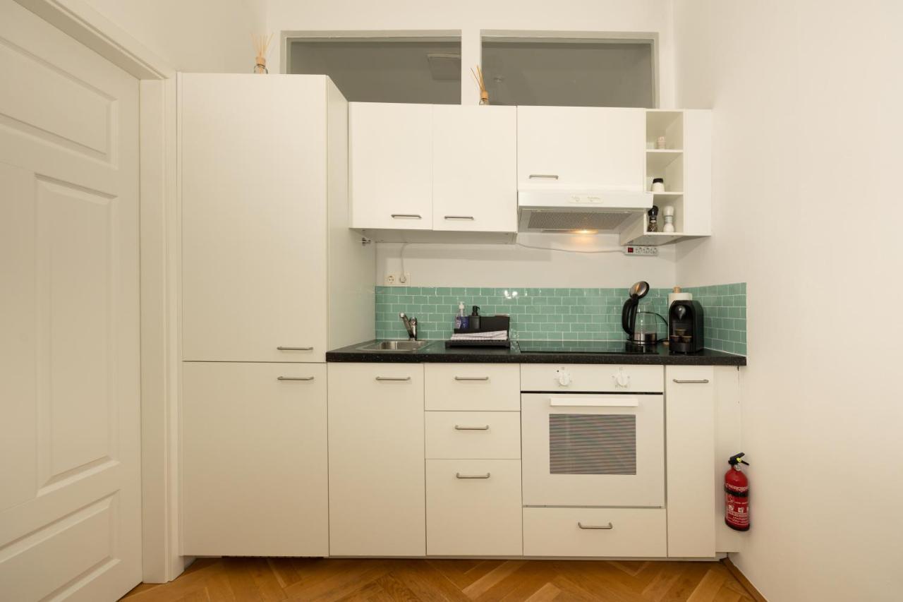 Delightful 1 Bedroom Near Schoenbrunn And Westbahnhof With Big Porch Wiedeń Zewnętrze zdjęcie