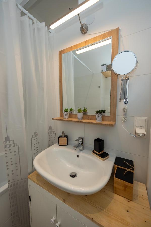 Delightful 1 Bedroom Near Schoenbrunn And Westbahnhof With Big Porch Wiedeń Zewnętrze zdjęcie