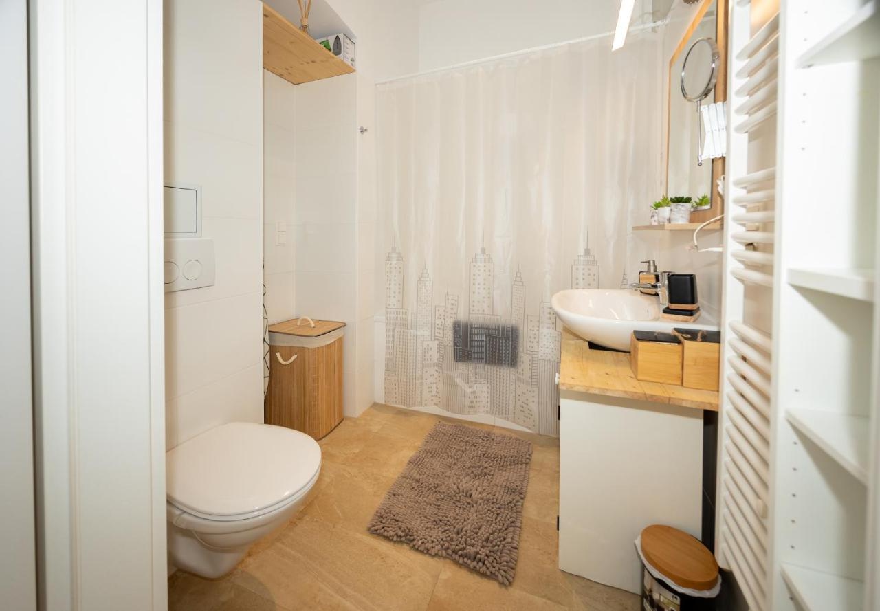 Delightful 1 Bedroom Near Schoenbrunn And Westbahnhof With Big Porch Wiedeń Zewnętrze zdjęcie
