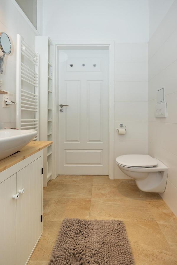 Delightful 1 Bedroom Near Schoenbrunn And Westbahnhof With Big Porch Wiedeń Zewnętrze zdjęcie